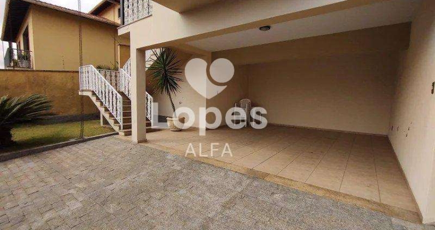 Casa Sofisticada com Espaços de Lazer