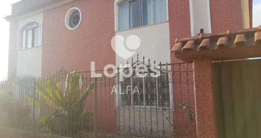 Confortável Apartamento de Três Quartos com Suíte e Garagem para Um Carro
