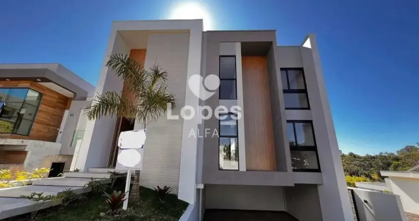 Conforto e Estilo em Dois Andares: Casa com 4 Dormitórios, 2 Suítes em Condomínio Fechado!
