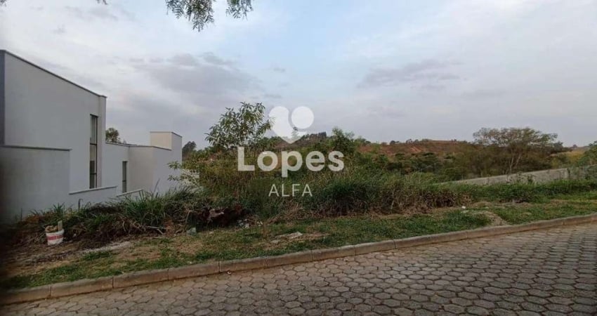 Construa a Casa dos Seus Sonhos: Lote de 940m² em Condomínio Fechado