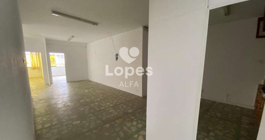 Sala Comercial à Venda – Andar Completo no Centro de Barbacena