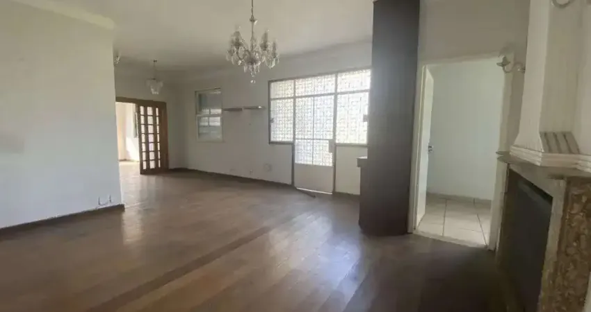 Casa com 3 quartos à venda na Rua Monsenhor João Gonçalves, 44, Centro, Barbacena