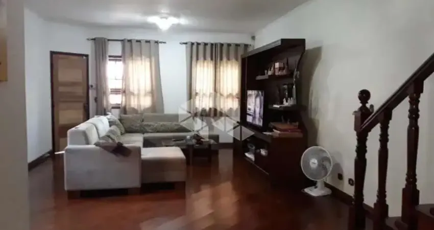 Sobrado à venda no Jaçanã com 3 dormitórios.