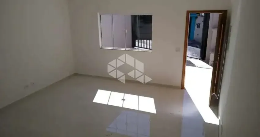 Sobrado na Vila Romero com 3 dormitórios e 2 vagas de garagem.