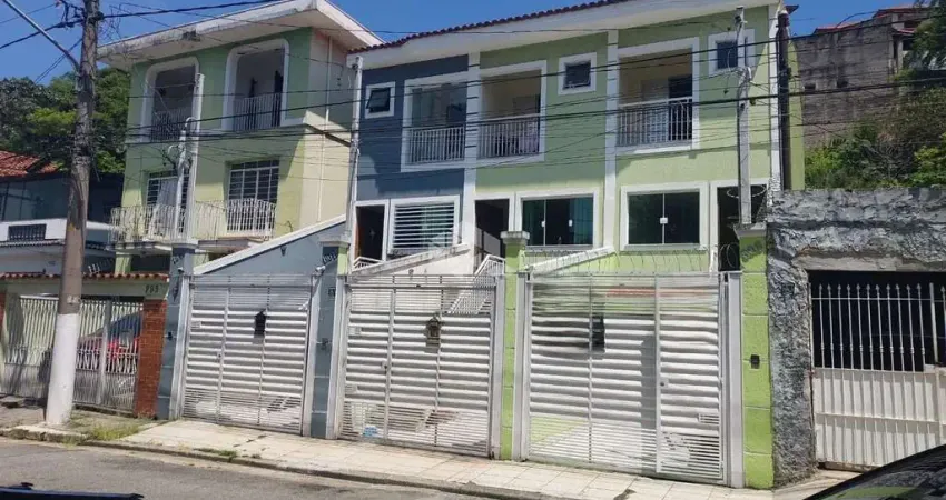 Sobrado na Vila Mazzei com 3 dormitórios e 2 vagas de garagem.