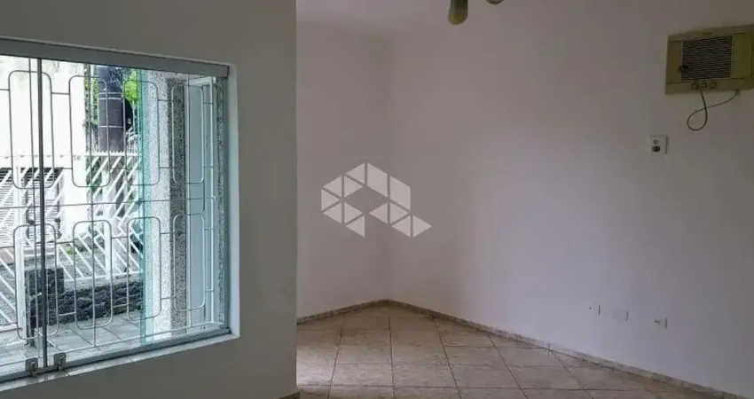 Casa térrea com 3 dormitórios na Água Fria.