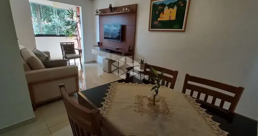 Apartamento na Vila Aurora com 3 dormitórios e 2 vagas.