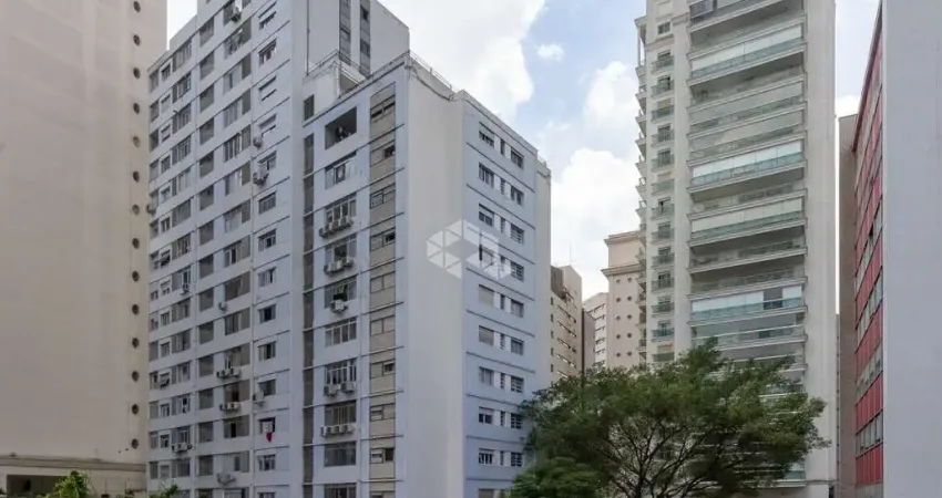 Apartamento reformado a venda rua maranhão em higienópolis