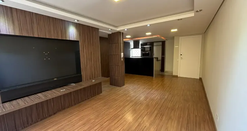 Apartamento na agua verde com 2 quartos 1 suite 2 vagas de garagem cobertas térreo fundos desocupado