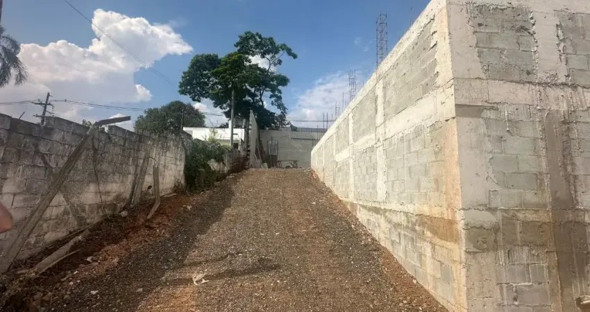 Terreno em Interlagos com  1.000m²  com entrada para caminhões  em Interlagos