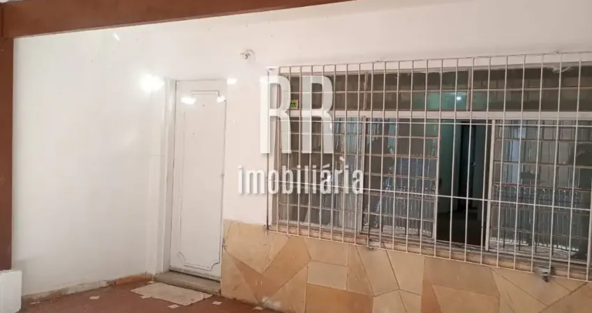 Sobrado a venda na região de interlagos, sendo 2 dormitórios e 2 vagas de garagem.