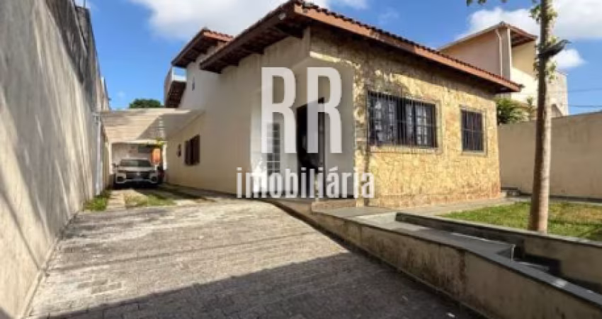 Casa térrea a venda no bolsão de interlagos,  sendo 3 dormitórios 1 escritório e vaga para 4 carros