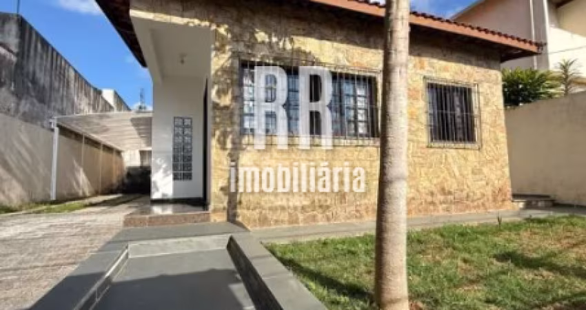 Casa térrea a venda no bolsão de interlagos,  sendo 3 dormitórios 1 escritório e vaga para 4 carros
