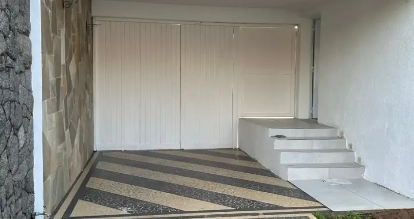 Casa Comercial 06 salas, 04 vagas,  recepção, e deposito em Santo Amaro