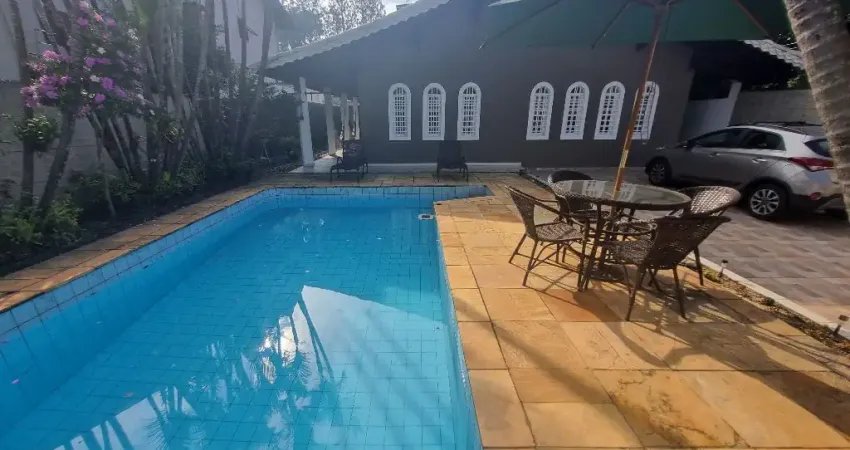 Casa 03 Quartos 02 Suíte 04 Vagas no Bolsão de Interlagos