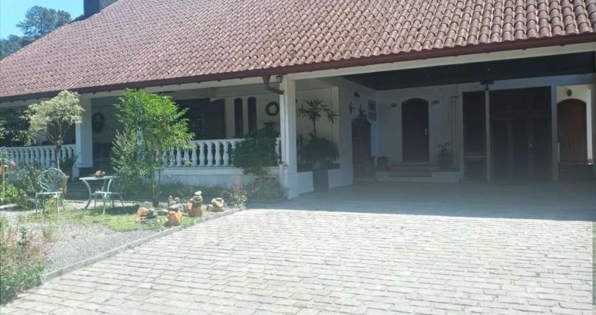 Casa para Venda em Teresópolis, Carlos Guinle, 5 dormitórios, 3 suítes, 3 banheiros, 7 vagas