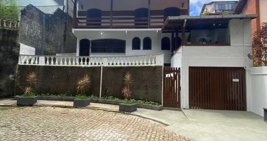 Casa para Venda em Teresópolis, ALTO, 4 dormitórios, 1 suíte, 3 banheiros, 1 vaga