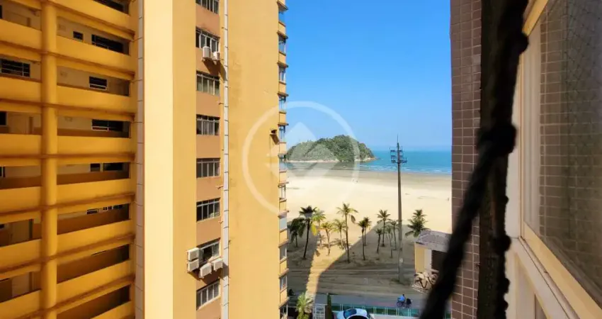 Apartamento pé na areia completamente reformado à venda na orla de Santos codigo: 76852