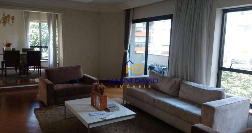 Venda  apartamento  Área nobre da Aclimação  4 dormitórios  1 suíte, 3 vagas e lazer 300 metros  ao metrô vergueiro SP.