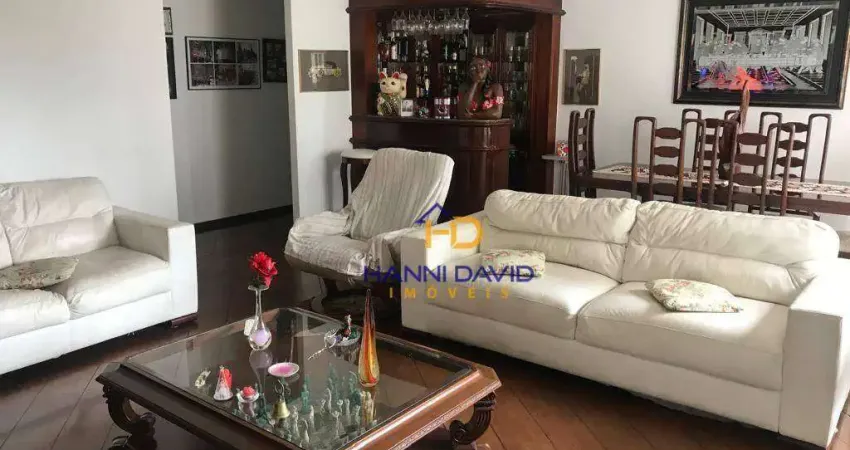 Vende apartamento na Saúde com quatro dormitórios uma suíte  duas vagas próximo do metrô. 160M² SP .