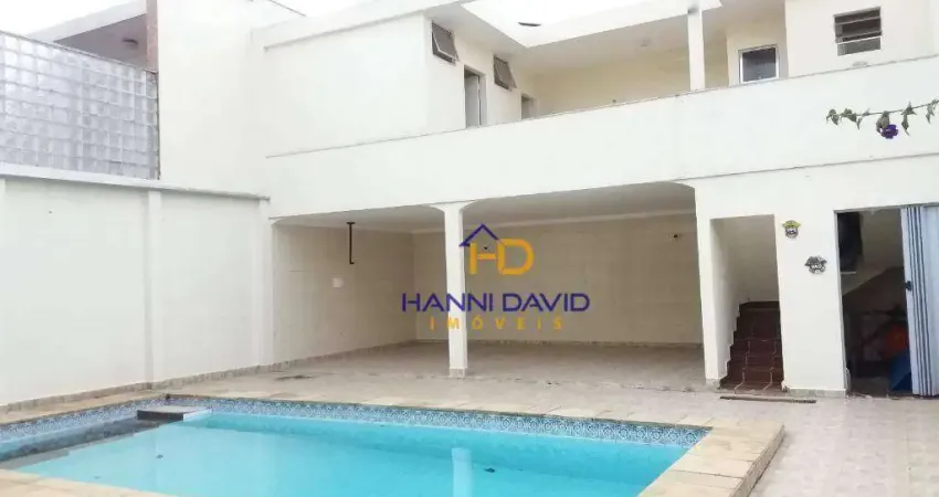 Oportunidade ! linda casa com piscina salão de festas e muito espaço para desfrutar