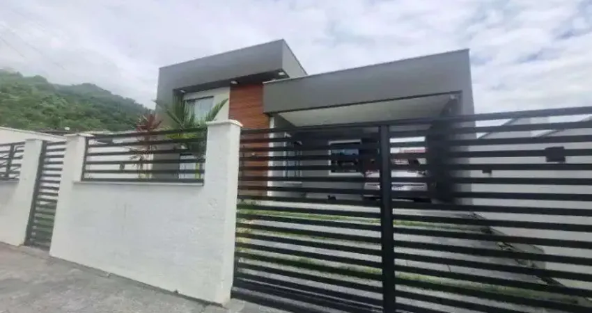 Linda Casa à Venda- Loteamento Vale Verde, Bela Vista - Palhoça: Conforto e Lazer em um Só Lugar!