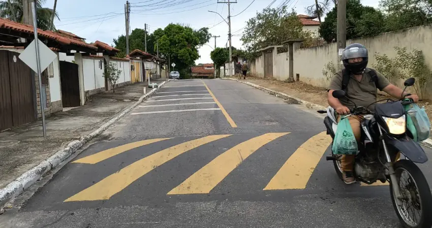 Terreno à venda na Rua Ademário Costa, 8, Bacaxá, Saquarema