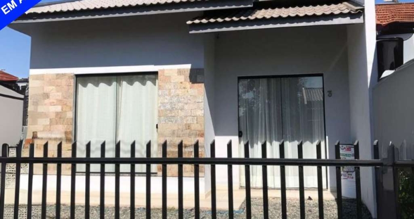 ÓTIMA OPÇÃO EM BARRA VELHA, CASA GEMINADA - NO BAIRRO QUINTA DOS AÇORIANOS