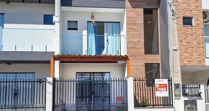 Imóvel novo! casa geminada mobiliada com 02 suítes, localizada a 200 metros da praia!