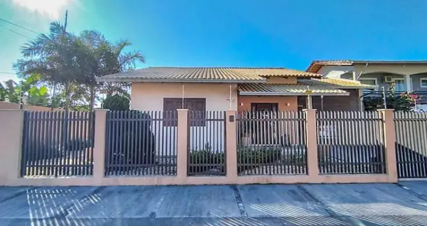 Casa averbada com piscina, no centro de barra velha e o melhor mobiliada com moveis planejados em todos os ambientes