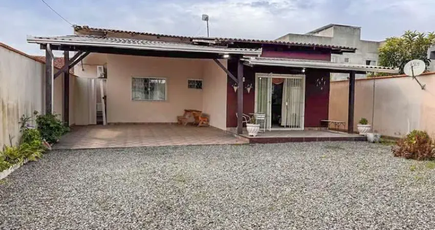 Ótima casa em itajuba - 600 metros da praia com 04 dormitórios sendo 01 suíte