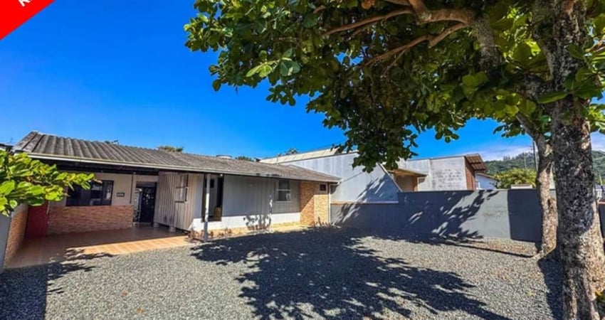 Casa com 3 dormitórios  - Excelente espaço de Terreno no bairro Gravatá