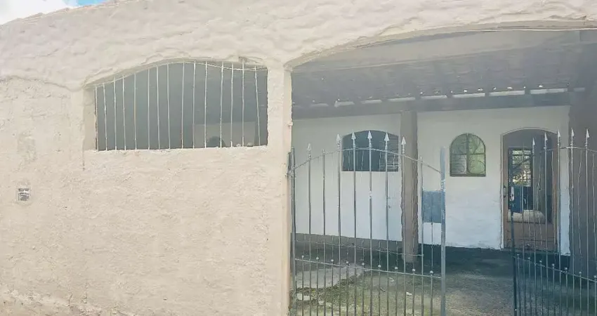 Casa para Venda em Sorocaba, Aparecidinha, 2 dormitórios, 1 banheiro, 3 vagas