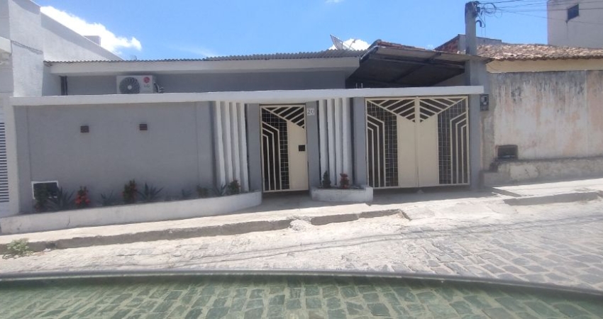 Alugo casa em serrinha 3 quantos 1 vaga ótima localização