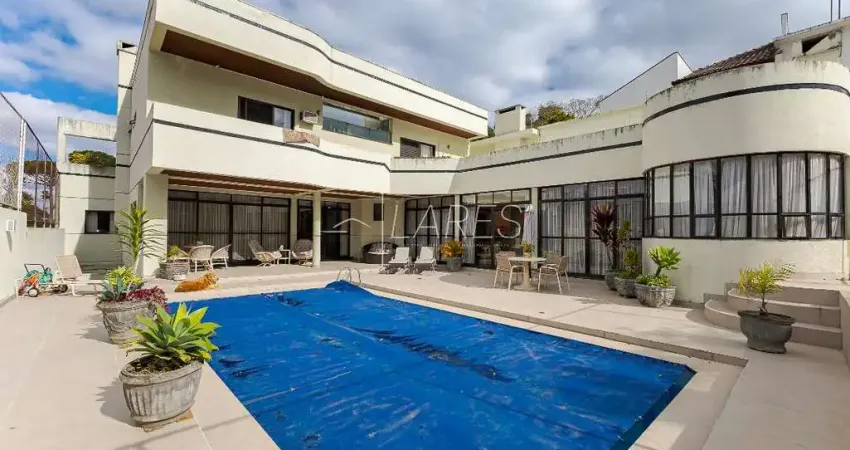 Casa com 768 m², 5 quartos sendo 5 suítes à venda no bairro Vista Alegre.