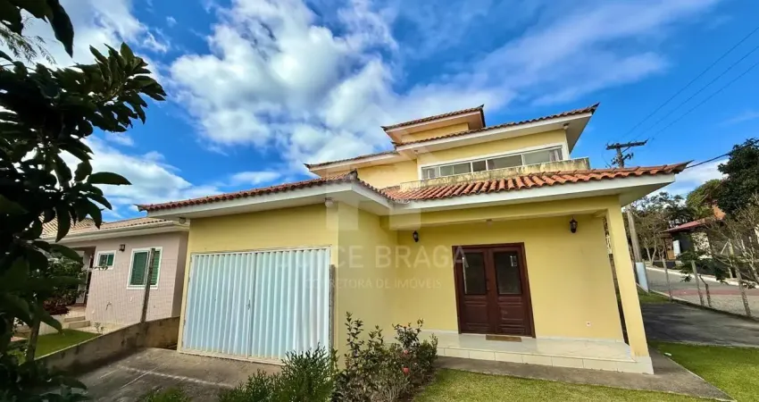 Casa à venda em condomínio 3 dormitórios rasa, armação dosbúzios