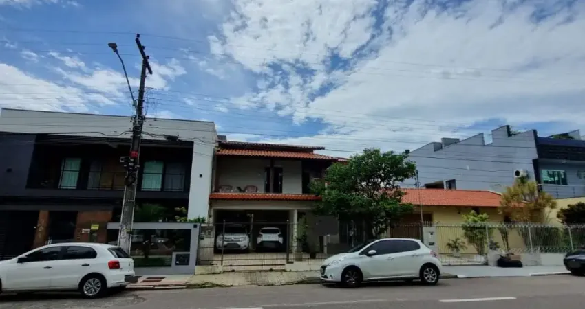 Linda casa no balneário estreito para fins comerciais e residenciais  – localização nobre e potencial extraordinário