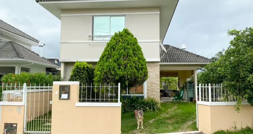 Linda casa residencial em terreno de 358 metros quadrados - Campeche -3 quartos sendo uma suíte.