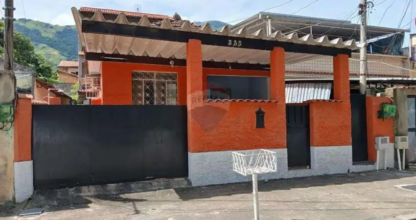 2 CASAS À VENDA COM 240 M²  BANGU, RIO DE JANEIRO
