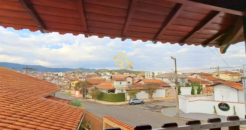 Casa com 4 quartos e quintal amplo no Jardim Azaléia em Poços de Caldas