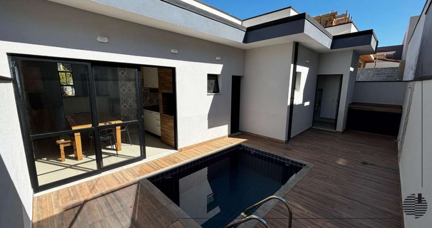 Casa com piscina á venda em condomínio fechado em Itu.
