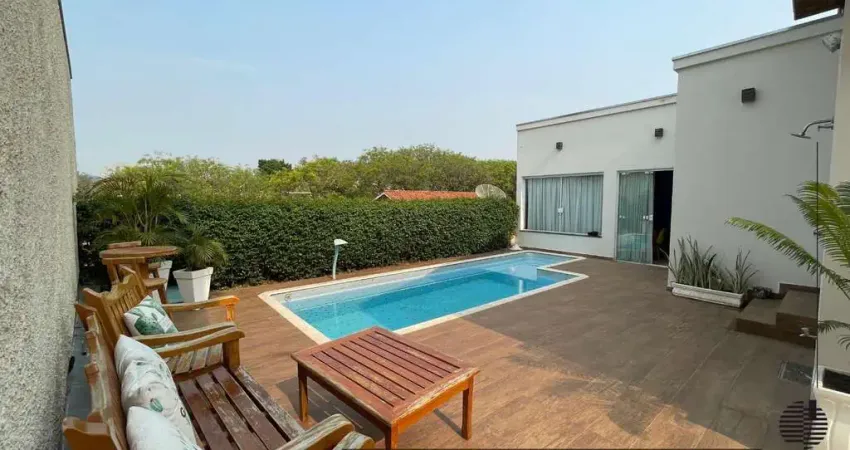 Casa com piscina á venda em excelente Bairro em Itu.