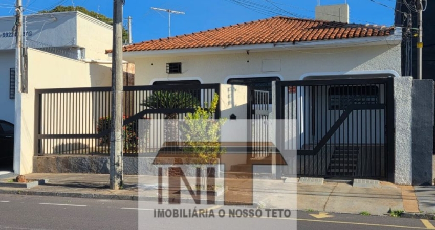 Linda casa atrás do Pão de Açúcar, para residência ou comércio