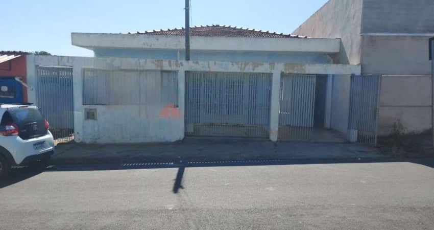 Casa para Venda em Mogi Mirim, Bairro Tucura, 3 dormitórios, 1 banheiro, 2 vagas