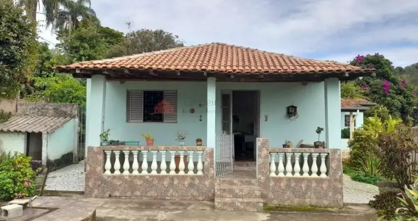 Casa para Venda em Serra Negra, Bairro das Posses, 4 dormitórios, 2 banheiros
