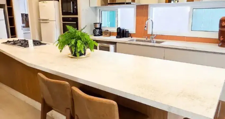 Sobrado com 5 quartos em condomínio fechado no bairro água verde