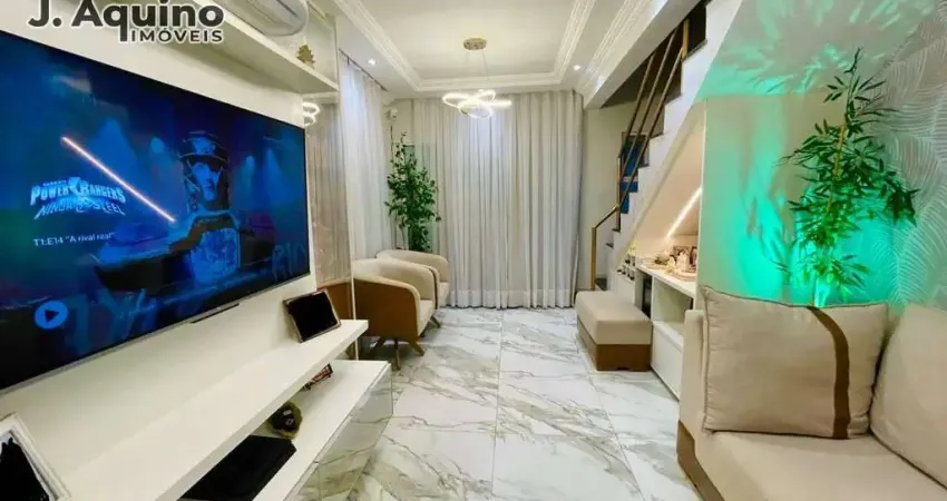 Casa Duplex com 03 suítes em Condomínio Fechado