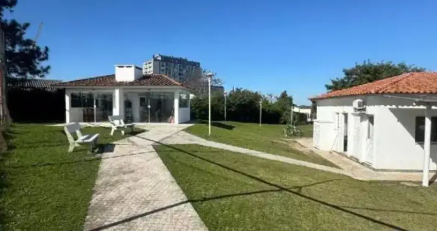 Casa de 2 dormitórios a venda em pelotas com pátio na região do quartier