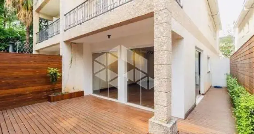 Casa com 300m2 em condominio proximo aos colegios visconde de porto seguro e santo americoe