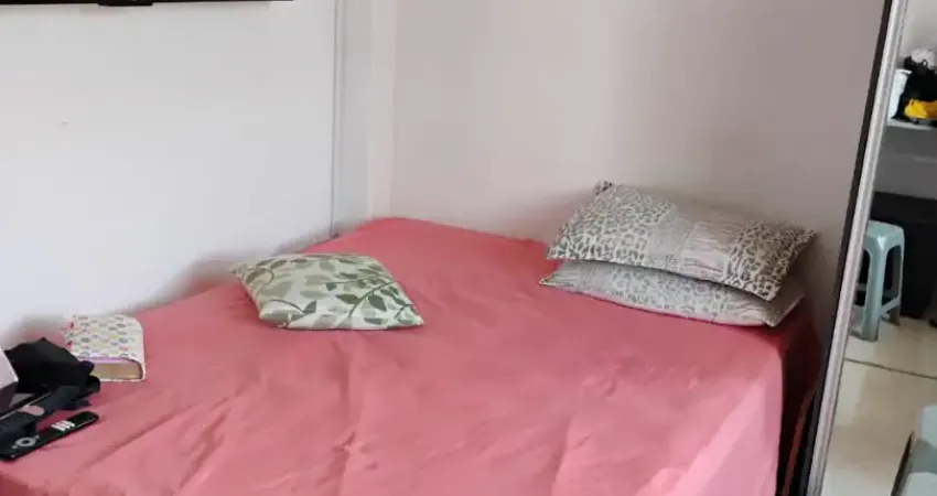 Linda kitnet no centro da ocian a 500 metros da praia semi mobiliada